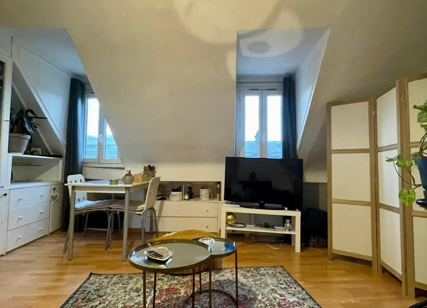 Studio Parisien 0*, Paris